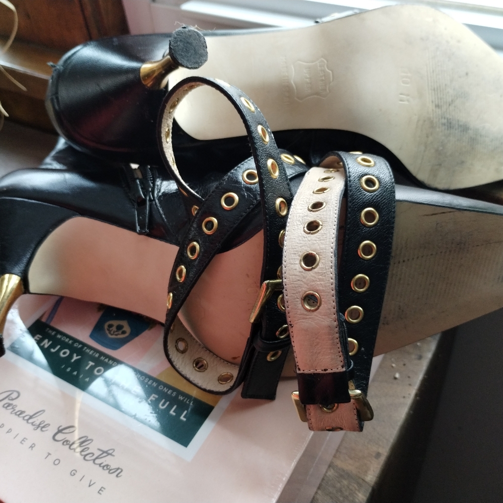 Black Leather Pointed Toe Ankle Boots with Gold Eyelets EUC - Picture 15 of 16